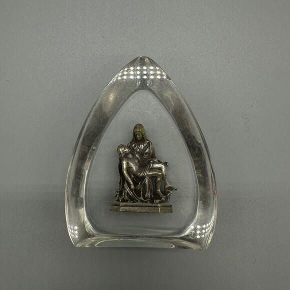 Vintage Pieta By Michelangelo Creed Etched Glass Statue Figurine 2.75x2.25 READ - Picture 5 of 11